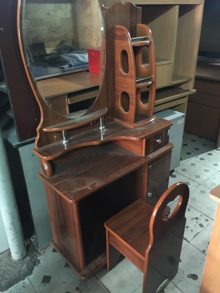 Bàn trang điểm MDF